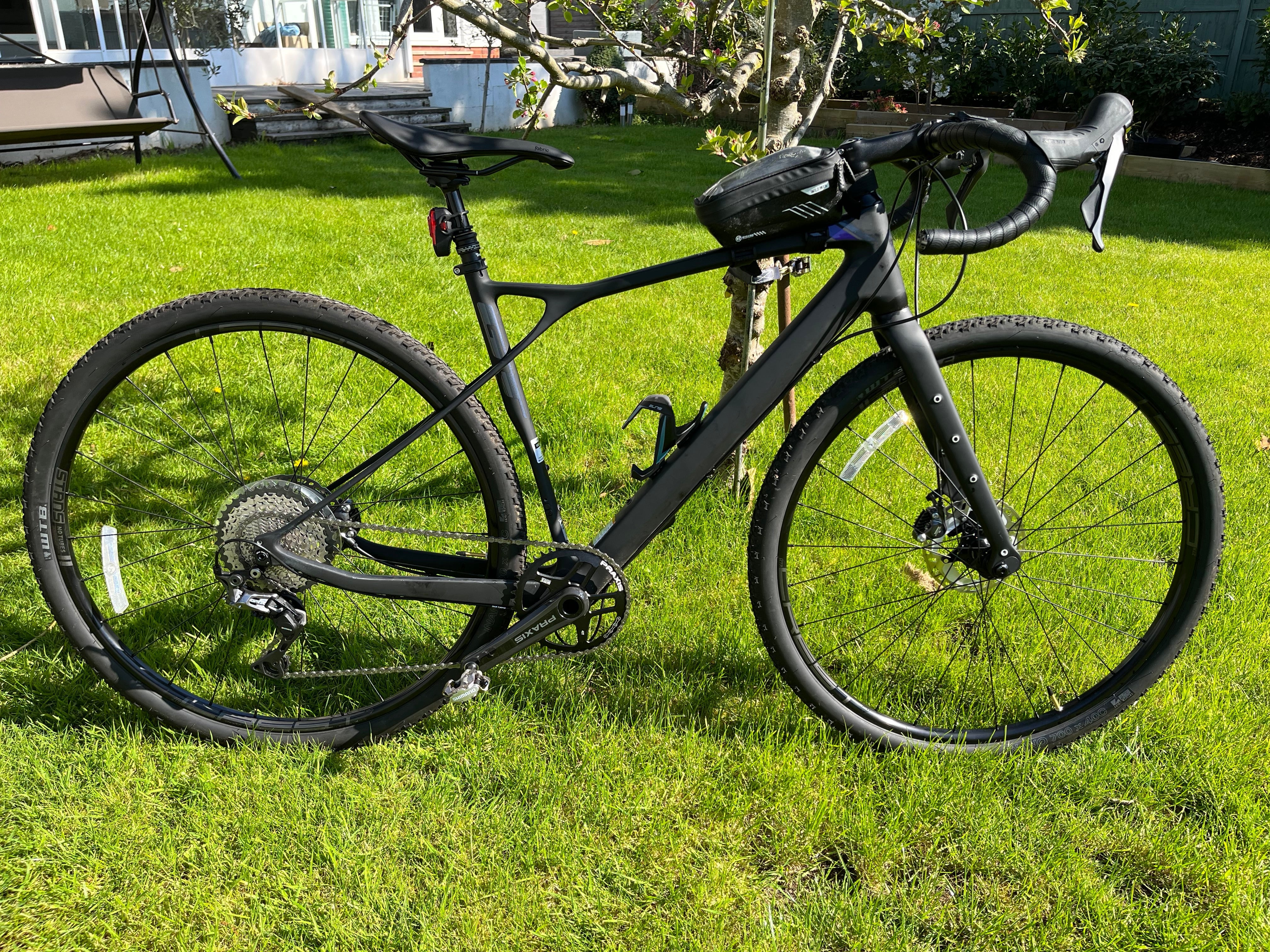 Gt carbon discount pro gravel bike