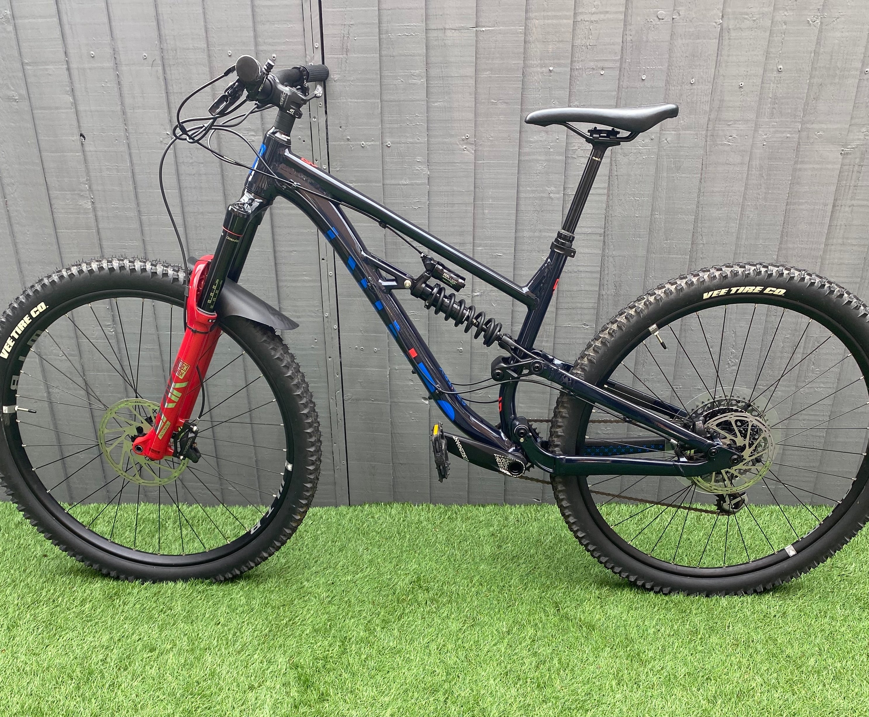 Calibre sentry deals enduro mountain bike