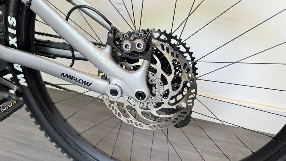 Amflow PL Carbon 800Wh Medium Full Suspension Mountain Bike in Satin Silver