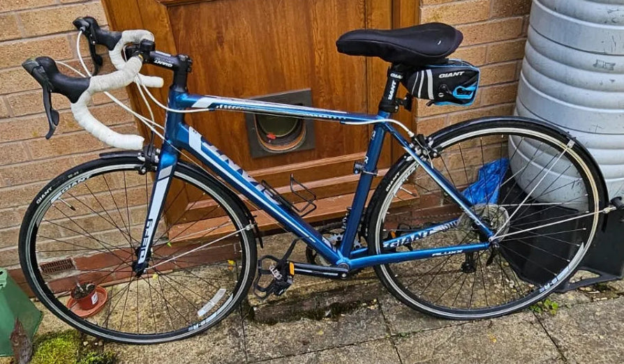 ロードバイク　GIANT DEFY 4 ALUXX ジャイアント　ディファイ ロードバイク GIANT DEFY 4 ALUXX ジャイアント ディファイ