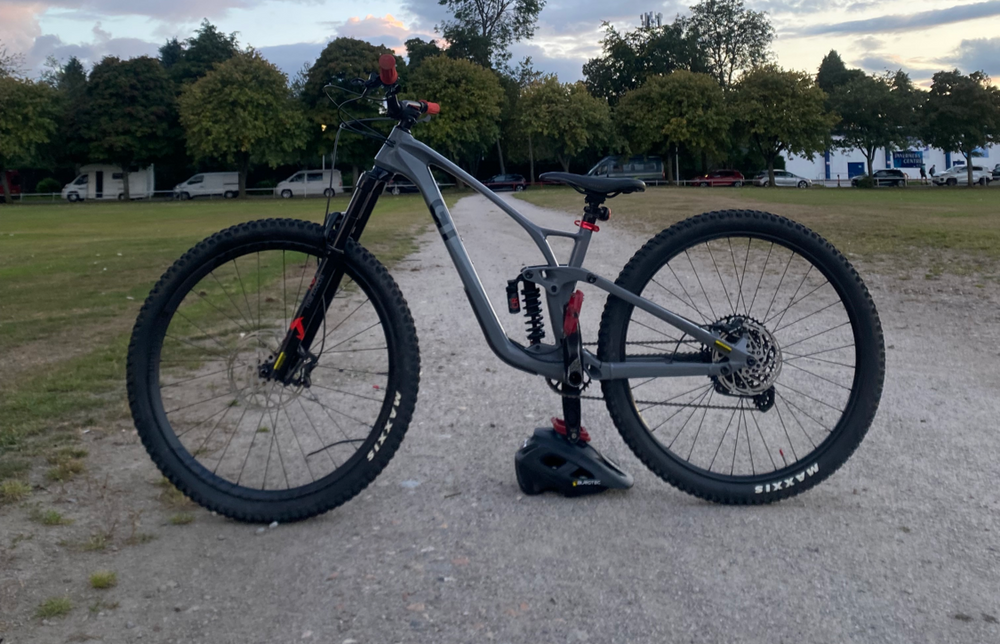 GT Sensor Carbon Elite 2023