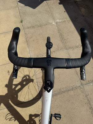 Pinarello X7 Disc - Ultegra Di2 equipped Endurance - Xpeed Saturn 2025