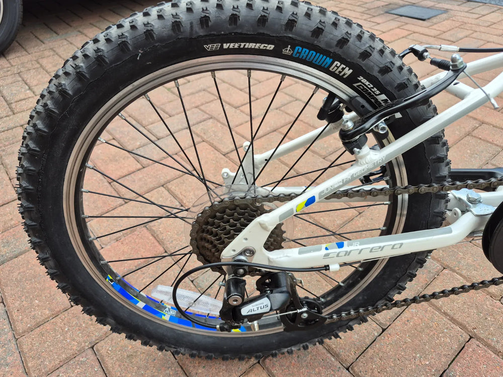 Carrera Luna Junior Mountain Bike (Limited Edition) 2022