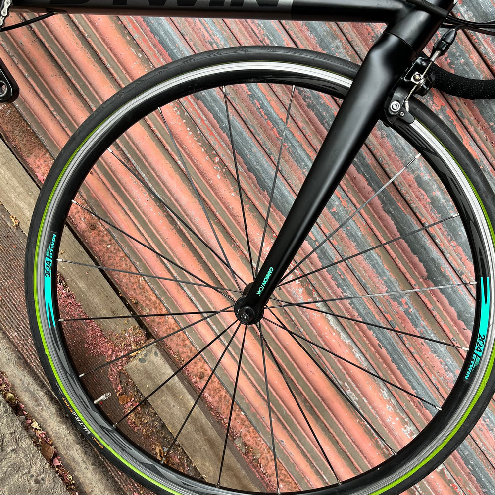 Btwin Ultra AF 700 Shimano 105 Aluminium Road Bike