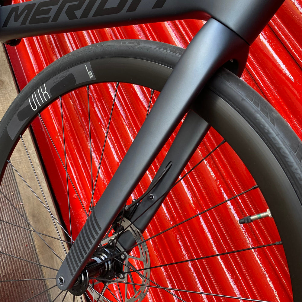 Merida Scultura Endurance SRAM Rival AXS Carbon Disc Road Bike Light