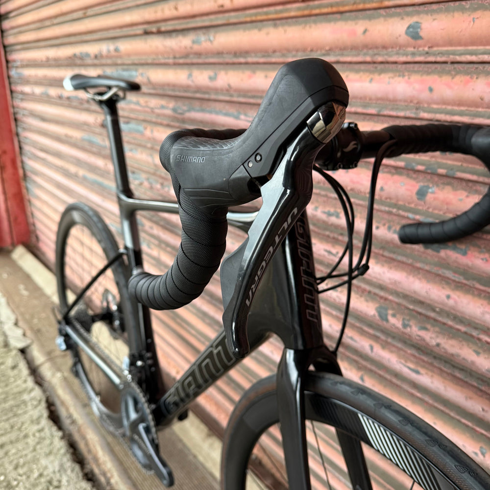 Giant Defy Advanced 1 Ultegra Carbon Endurance Road Bike - M/L 56cm