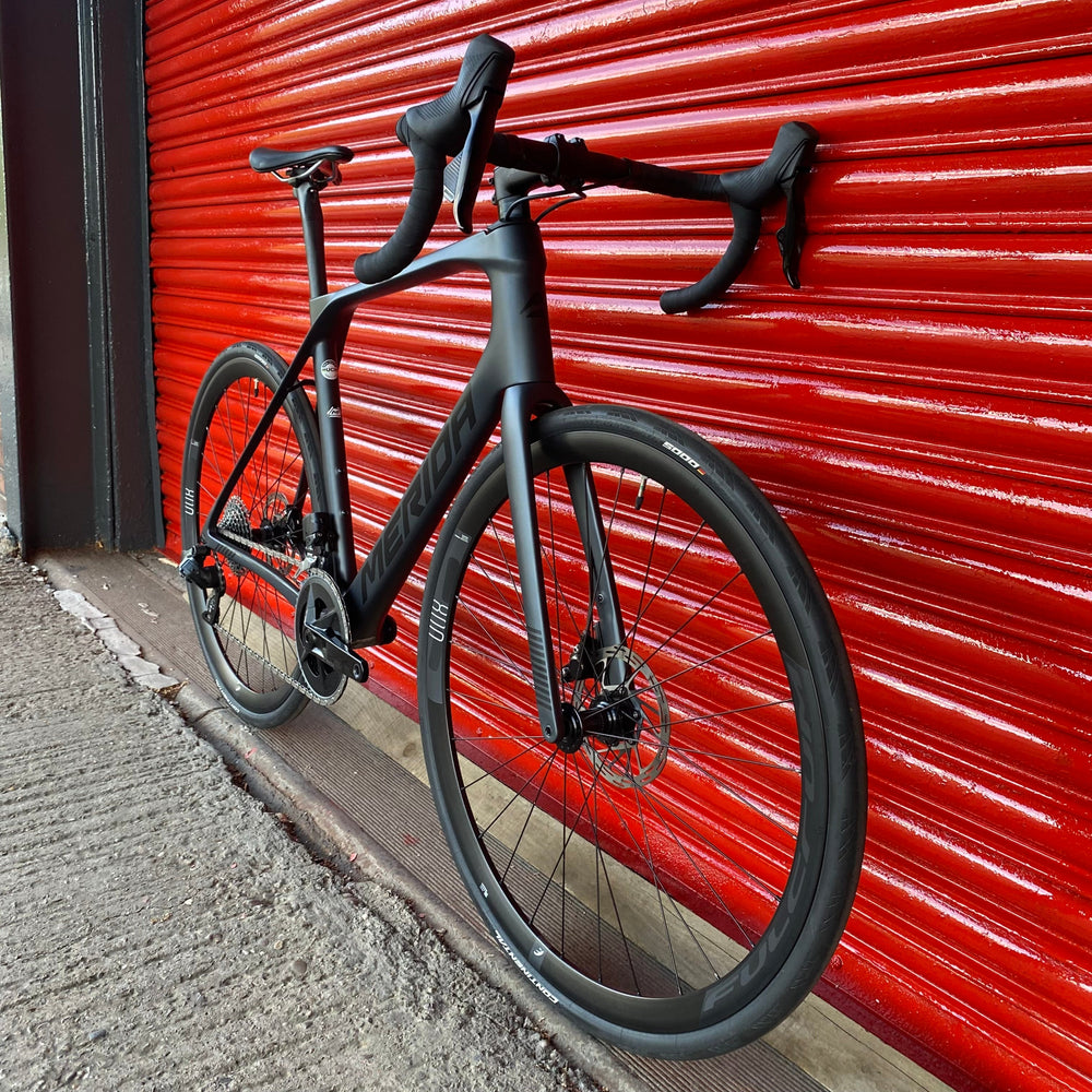 Merida Scultura Endurance SRAM Rival AXS Carbon Disc Road Bike Light
