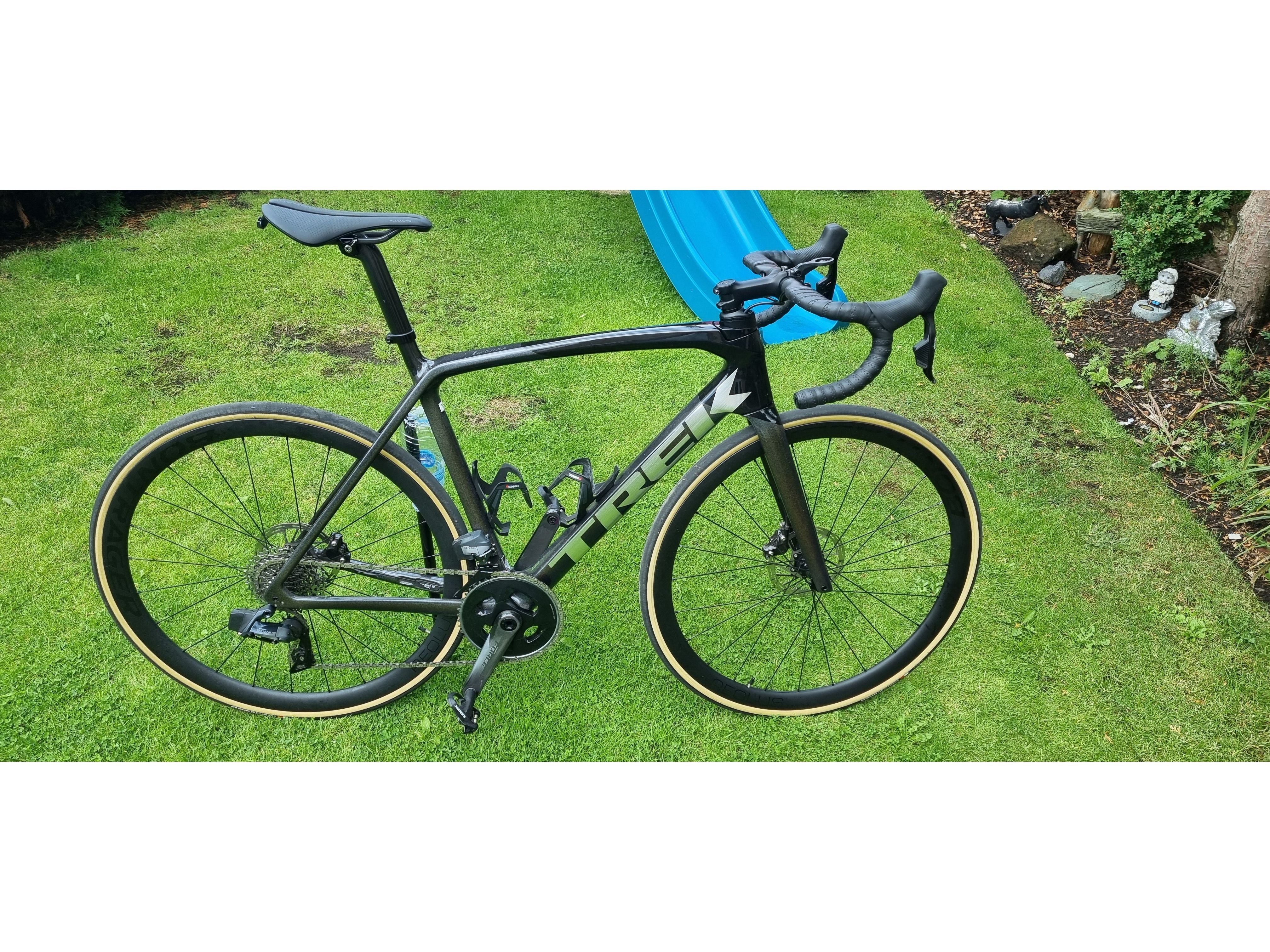 Trek Emonda SL6 2022 Road Bike. Frame size 55cm Bike Size M