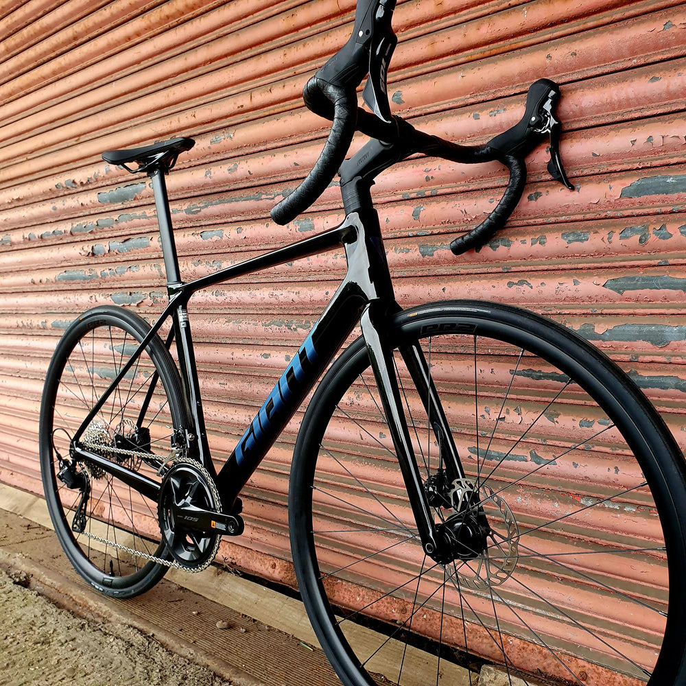 Giant TCR Advanced 2 Shimano 105 12 speed Carbon Disc Road Bike - M 54cm