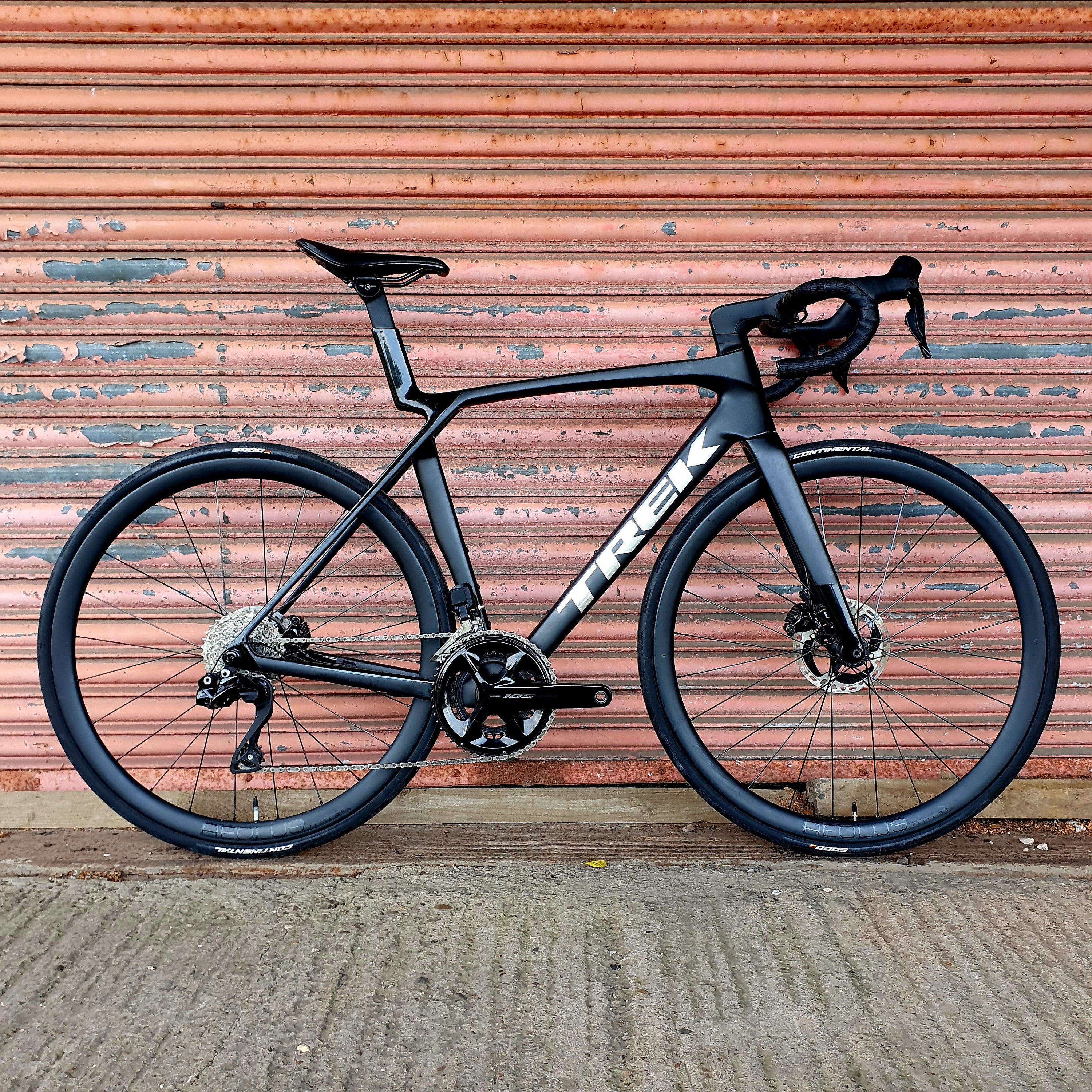 Trek Madone SL6 Shimano 105 Di2 Aero Carbon Disc Road Bike - 56cm