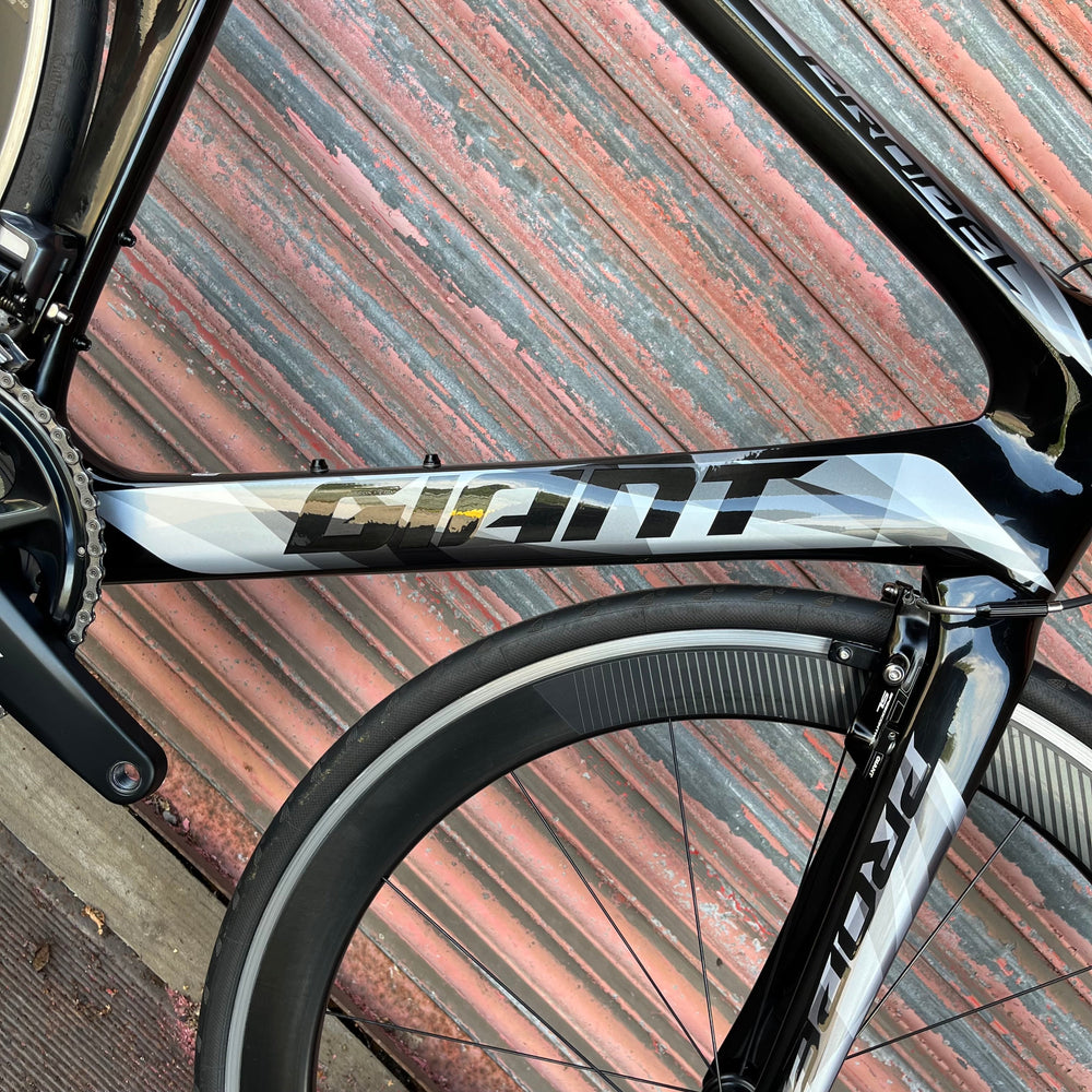 Giant Propel Advanced Ultegra Di2 Carbon Aero Road Bike