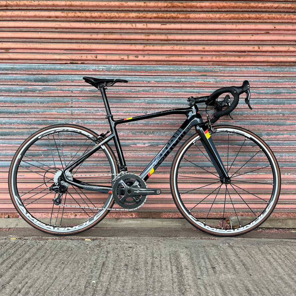 Cinelli Vélo de route Superstar Disc Ultegra 2022, Bleu | Bikeinn Cinelli Vélo de route Superstar Disc Ultegra 2022, Bleu | Bikeinn