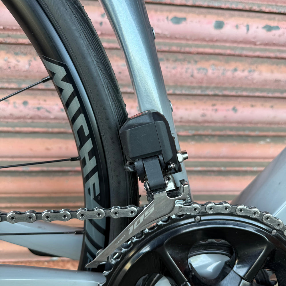 Basso Astra Shimano 105 Di2 Carbon Disc Road Bike