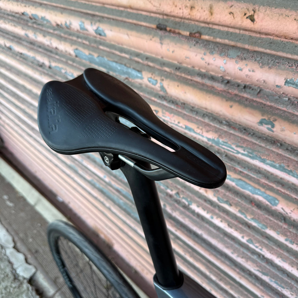 Basso Astra Shimano 105 Di2 Carbon Disc Road Bike