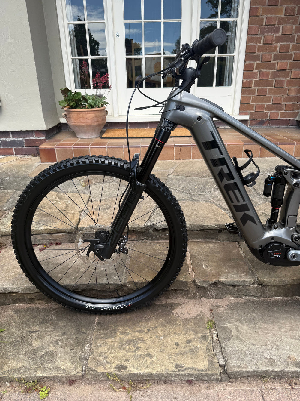 Wirral Wheelz Trek Rail 9.8 AXS 750wh Smart system