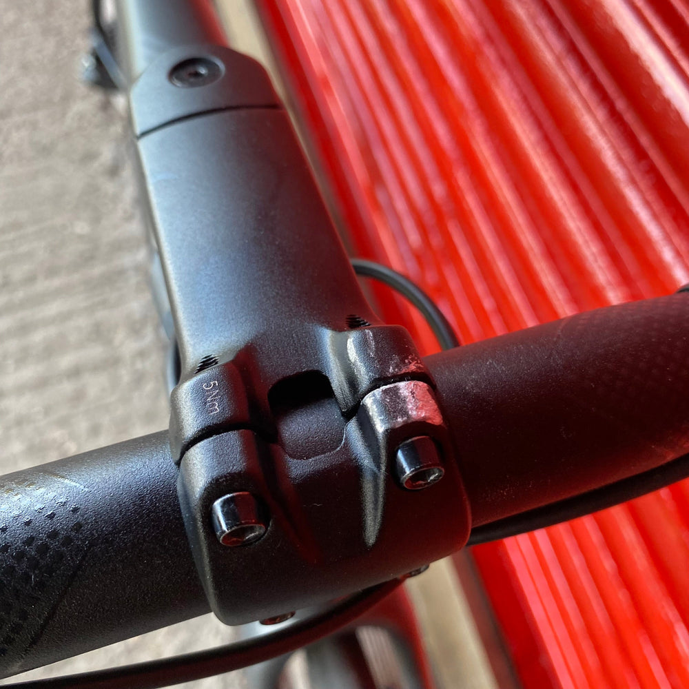 Merida Scultura Endurance SRAM Rival AXS Carbon Disc Road Bike Light