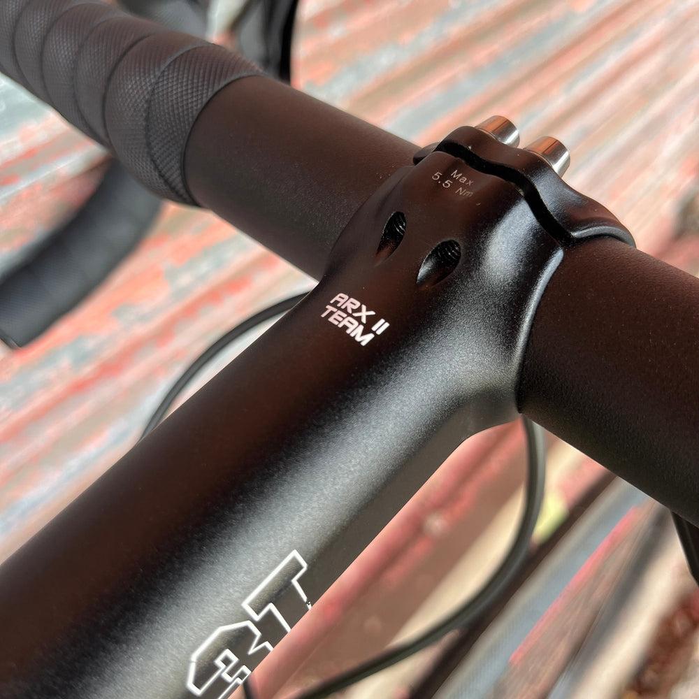 Specialized Tarmac SL6 Shimano 105 12sp Disc Carbon Road Bike - 56cm