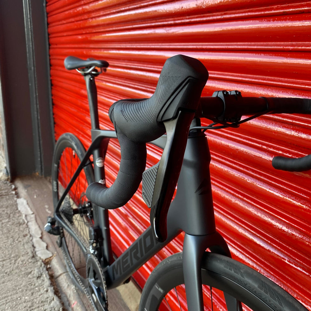 Merida Scultura Endurance SRAM Rival AXS Carbon Disc Road Bike Light