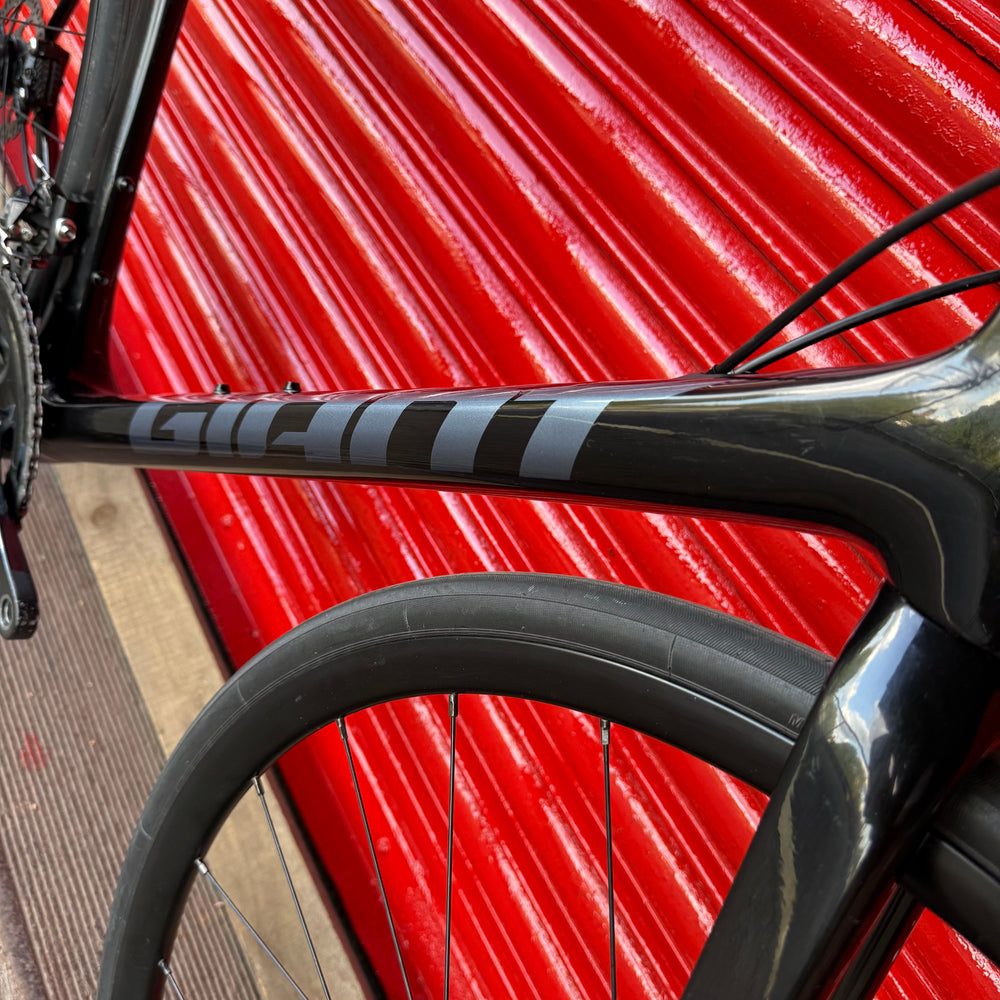 Giant TCR Advanced 105 Carbon Disc Road Bike