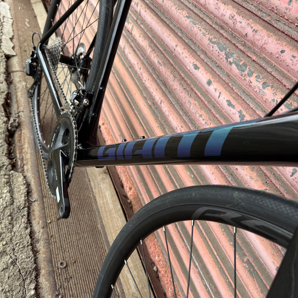 Giant TCR Advanced Pro 2 Shimano 105 Carbon Disc Road Bike - L 58cm