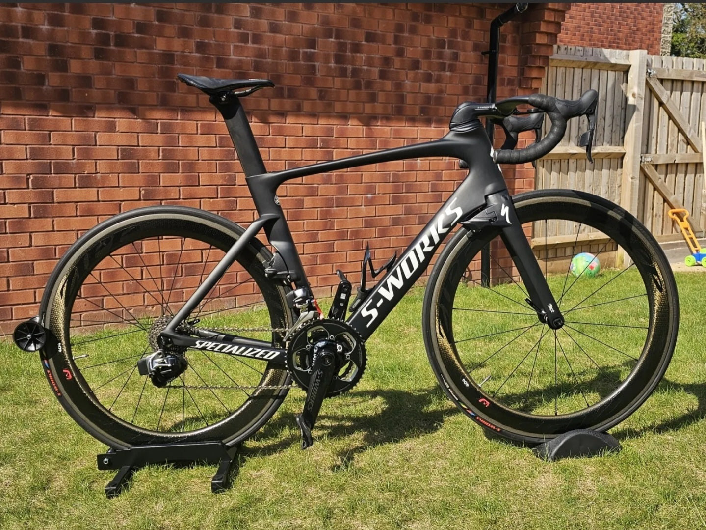 <span style="background-color:rgb(246,247,248);color:rgb(28,30,33);"> Specialized S Works Venge Vias 2017 Road bike </span>