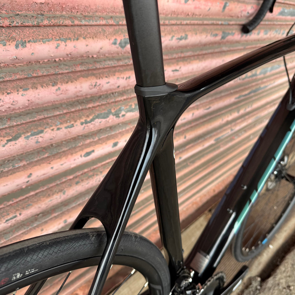 Giant TCR Advanced Pro 2 Shimano 105 Carbon Disc Road Bike - L 58cm