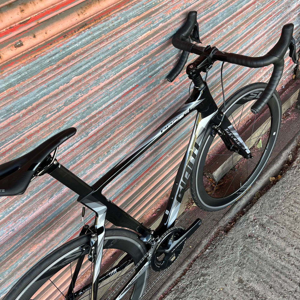 Giant Propel Advanced Ultegra Di2 Carbon Aero Road Bike