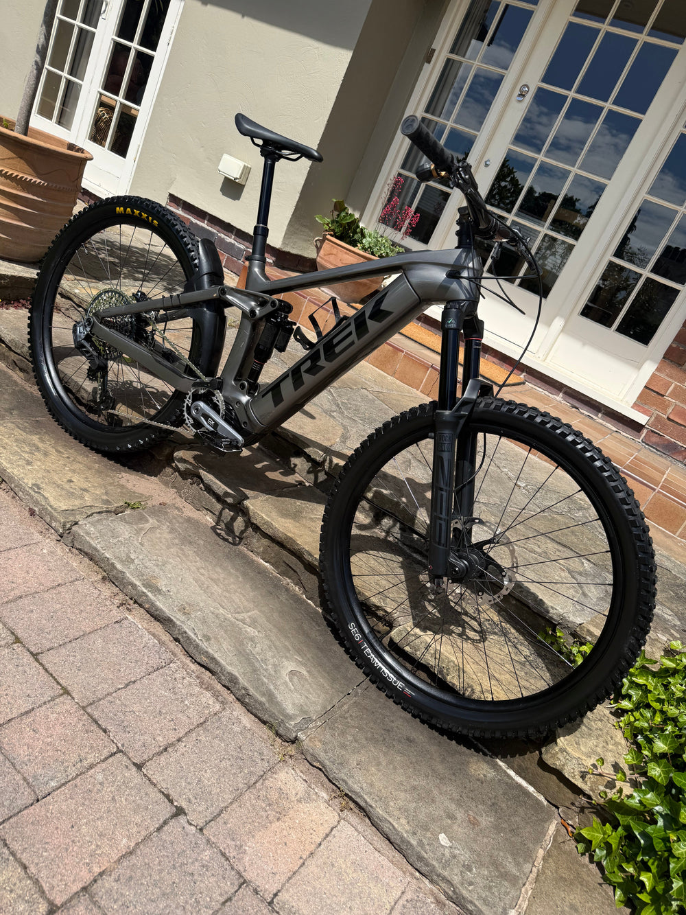 Wirral Wheelz Trek Rail 9.8 AXS 750wh Smart system