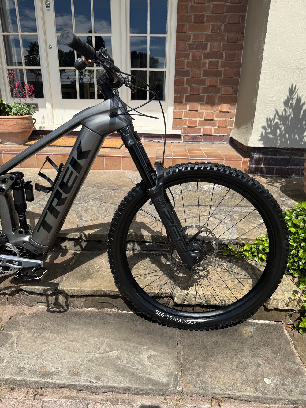 Wirral Wheelz Trek Rail 9.8 AXS 750wh Smart system
