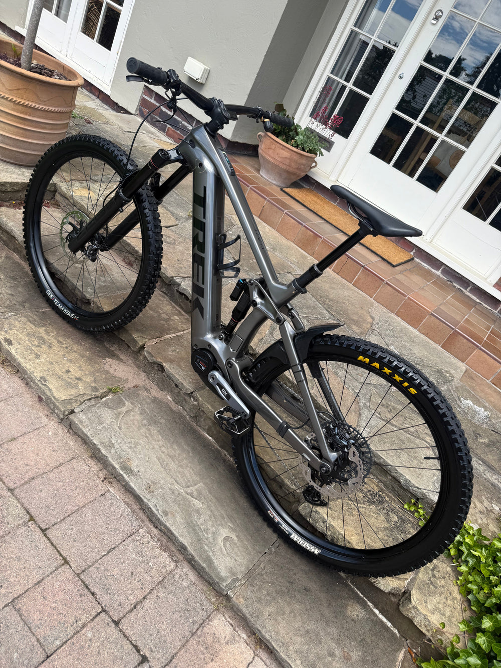 Wirral Wheelz Trek Rail 9.8 AXS 750wh Smart system