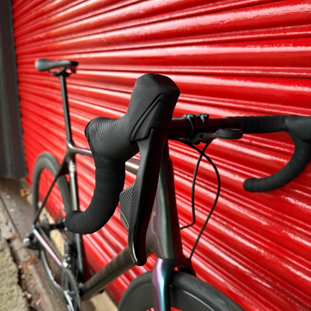 Giant TCR Advanced Pro SRAM Rival AXS Carbon Disc Road Bike - L 58cm