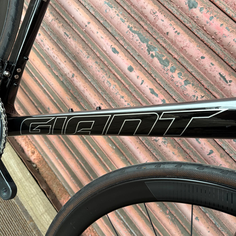 Giant Defy Advanced 1 Ultegra Carbon Endurance Road Bike - M/L 56cm
