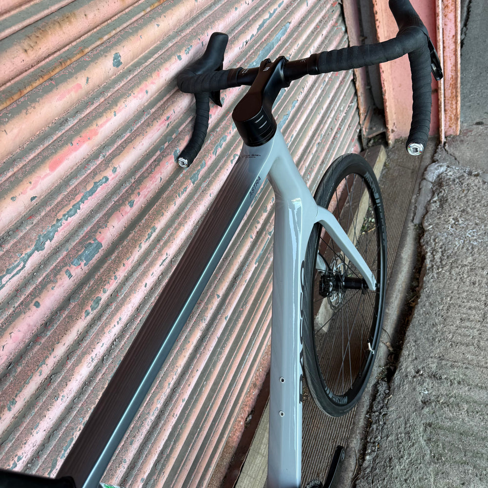 Basso Astra Shimano 105 Di2 Carbon Disc Road Bike