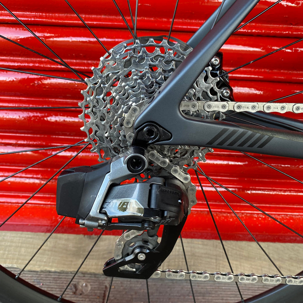 Merida Scultura Endurance SRAM Rival AXS Carbon Disc Road Bike Light