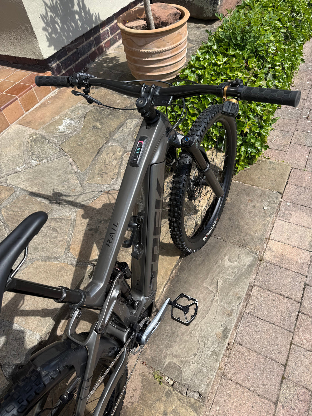 Wirral Wheelz Trek Rail 9.8 AXS 750wh Smart system