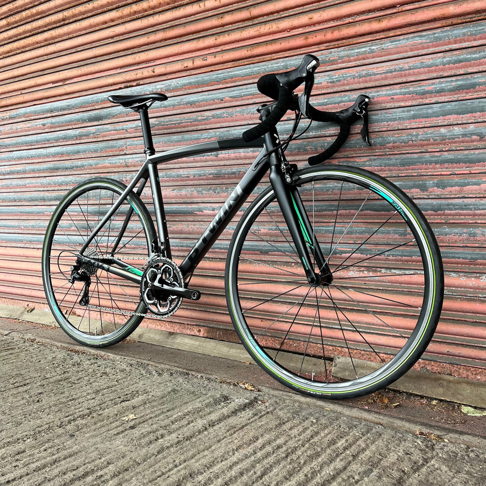 Btwin Ultra AF 700 Shimano 105 Aluminium Road Bike