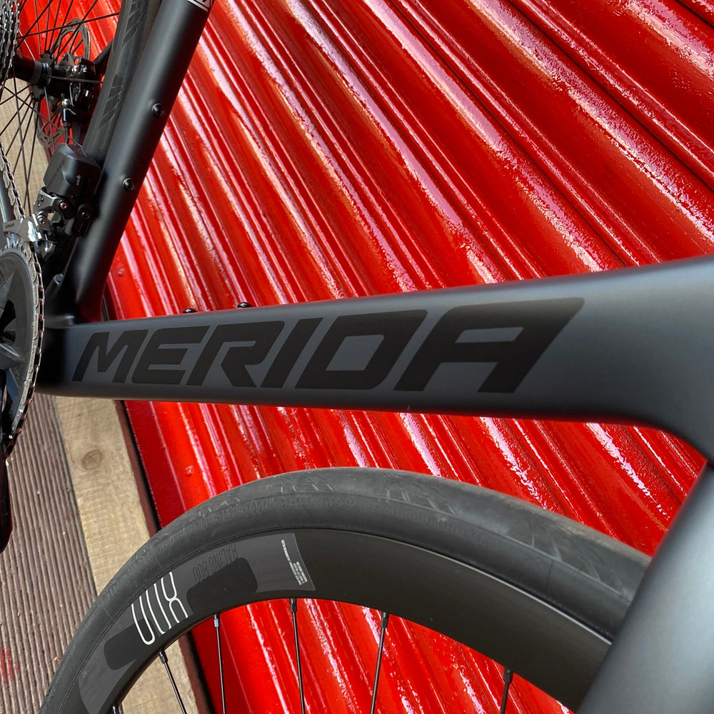 Merida Scultura Endurance SRAM Rival AXS Carbon Disc Road Bike Light