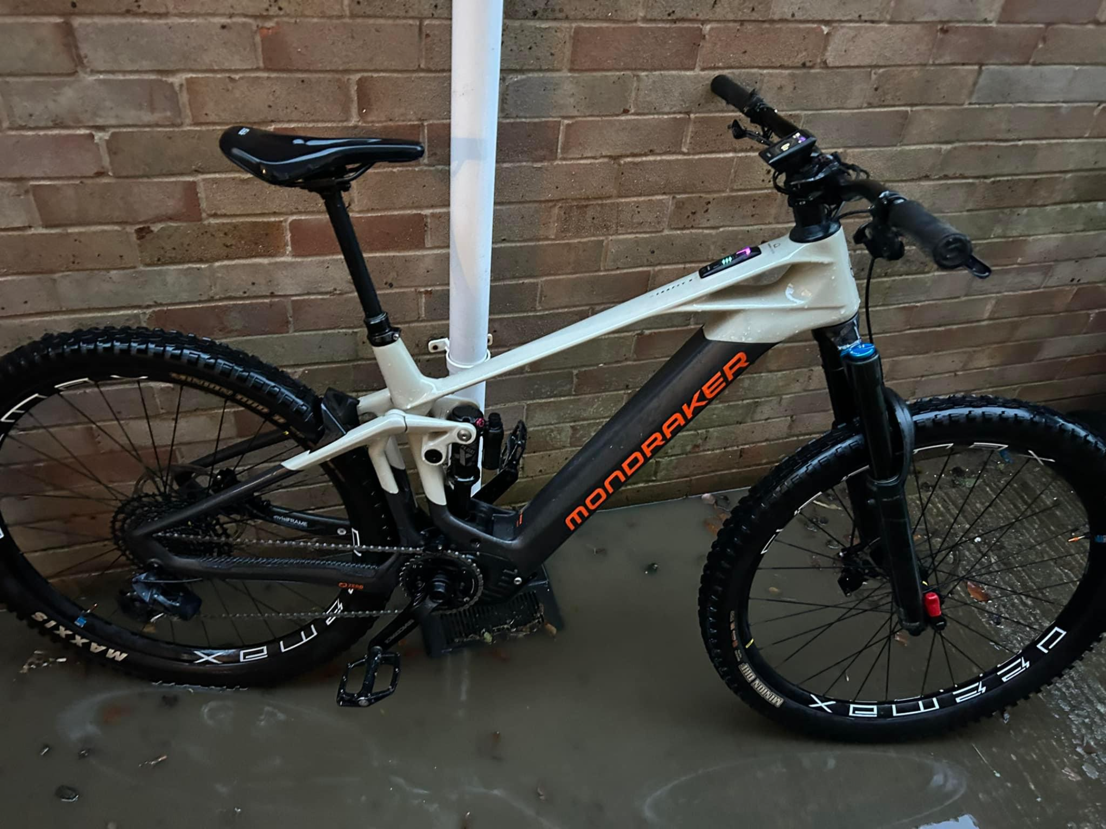 Mondraker Crafty Carbon R 2023