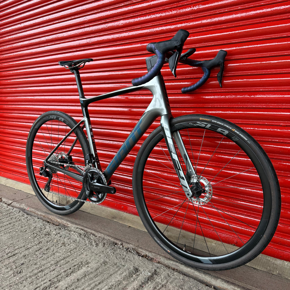 Giant Defy Advanced Pro 105 Di2 Carbon Disc Road Bike - ML 56cm