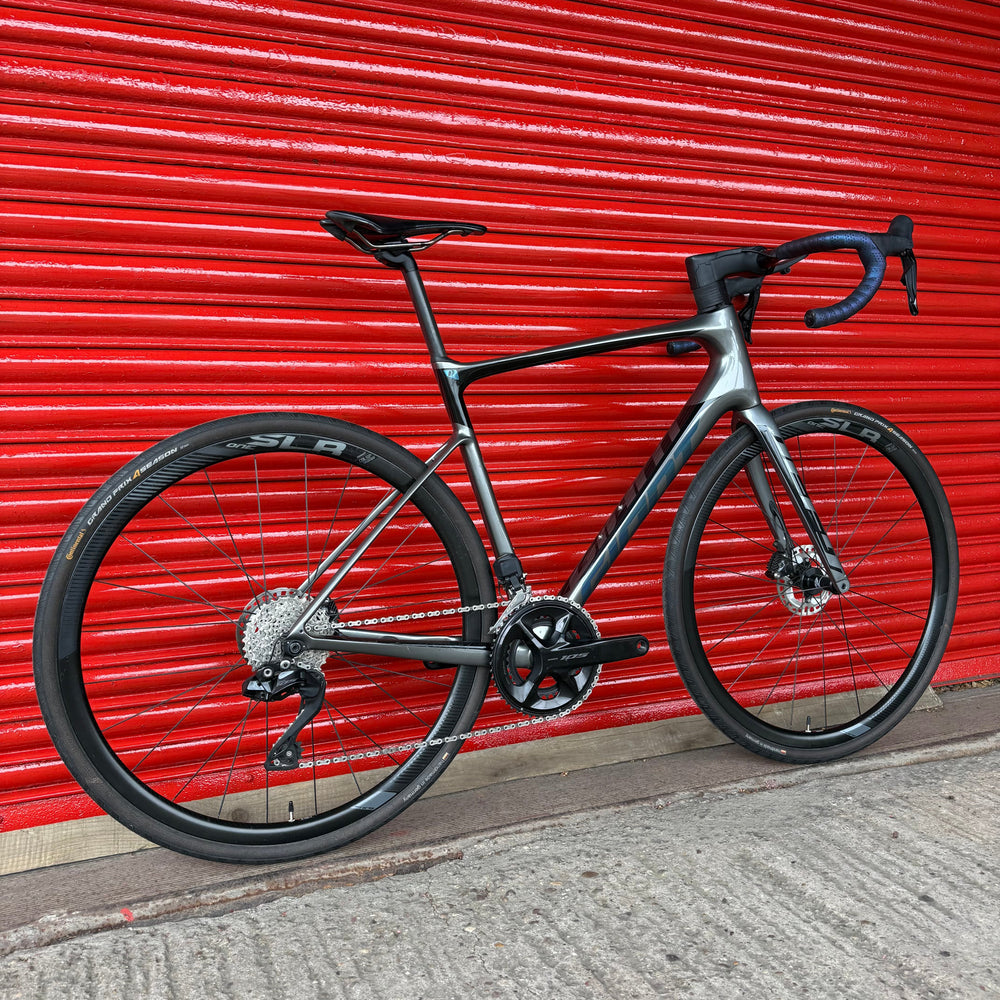 Giant Defy Advanced Pro 105 Di2 Carbon Disc Road Bike - ML 56cm
