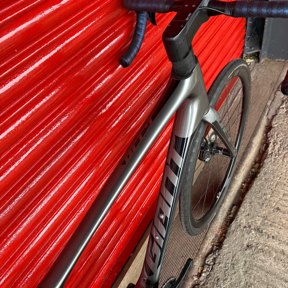 Giant Defy Advanced Pro 105 Di2 Carbon Disc Road Bike - ML 56cm