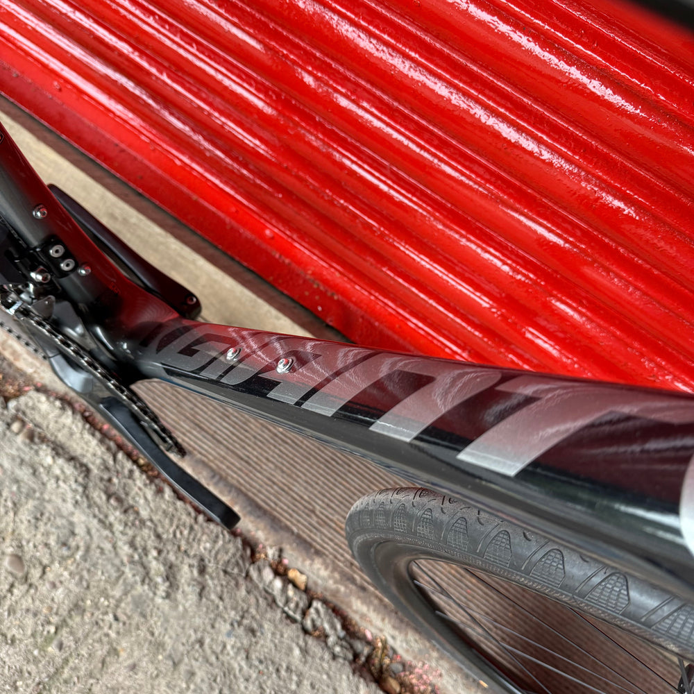 Giant Defy Advanced Pro 105 Di2 Carbon Disc Road Bike - ML 56cm