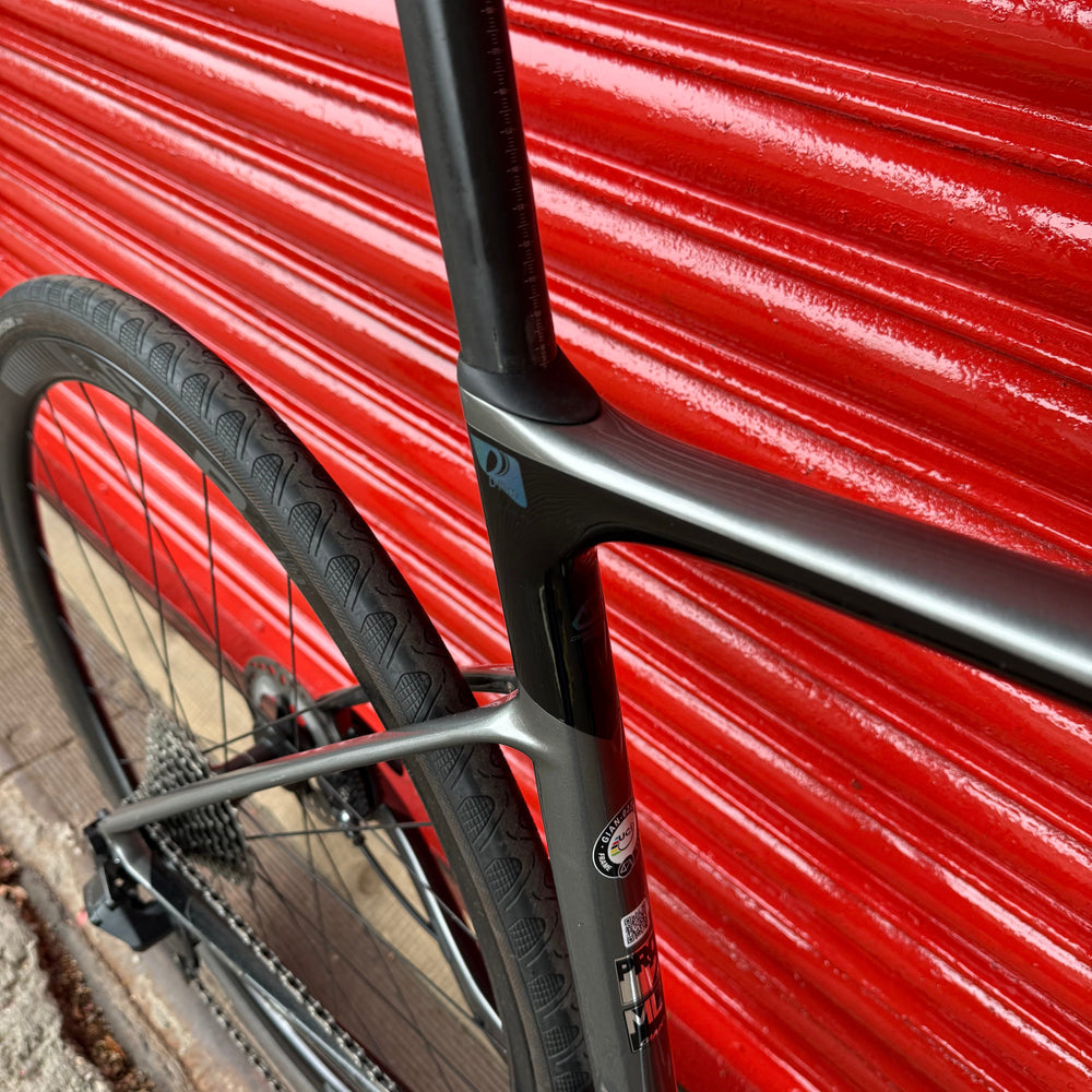 Giant Defy Advanced Pro 105 Di2 Carbon Disc Road Bike - ML 56cm