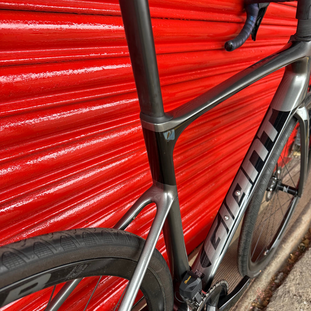 Giant Defy Advanced Pro 105 Di2 Carbon Disc Road Bike - ML 56cm