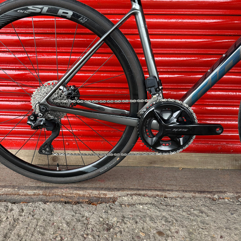 Giant Defy Advanced Pro 105 Di2 Carbon Disc Road Bike - ML 56cm