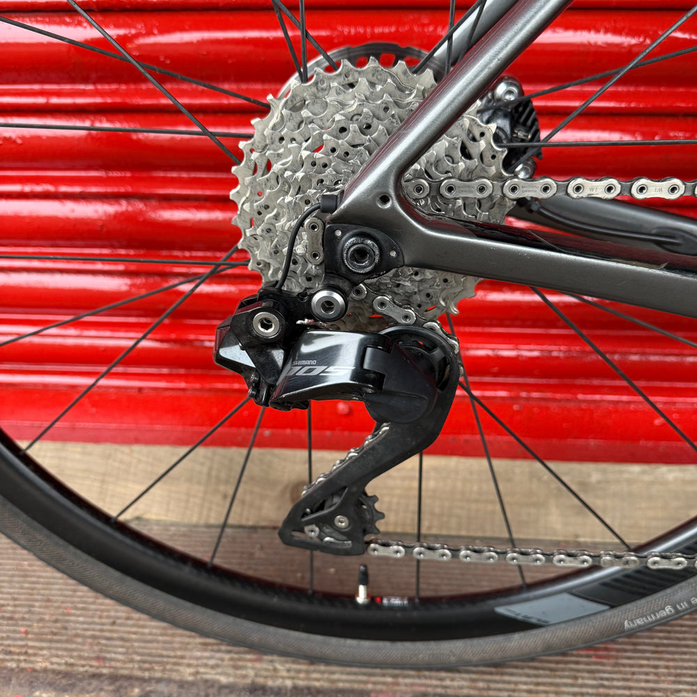 Giant Defy Advanced Pro 105 Di2 Carbon Disc Road Bike - ML 56cm