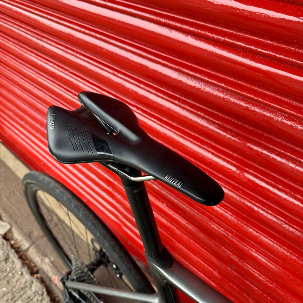 Giant Defy Advanced Pro 105 Di2 Carbon Disc Road Bike - ML 56cm