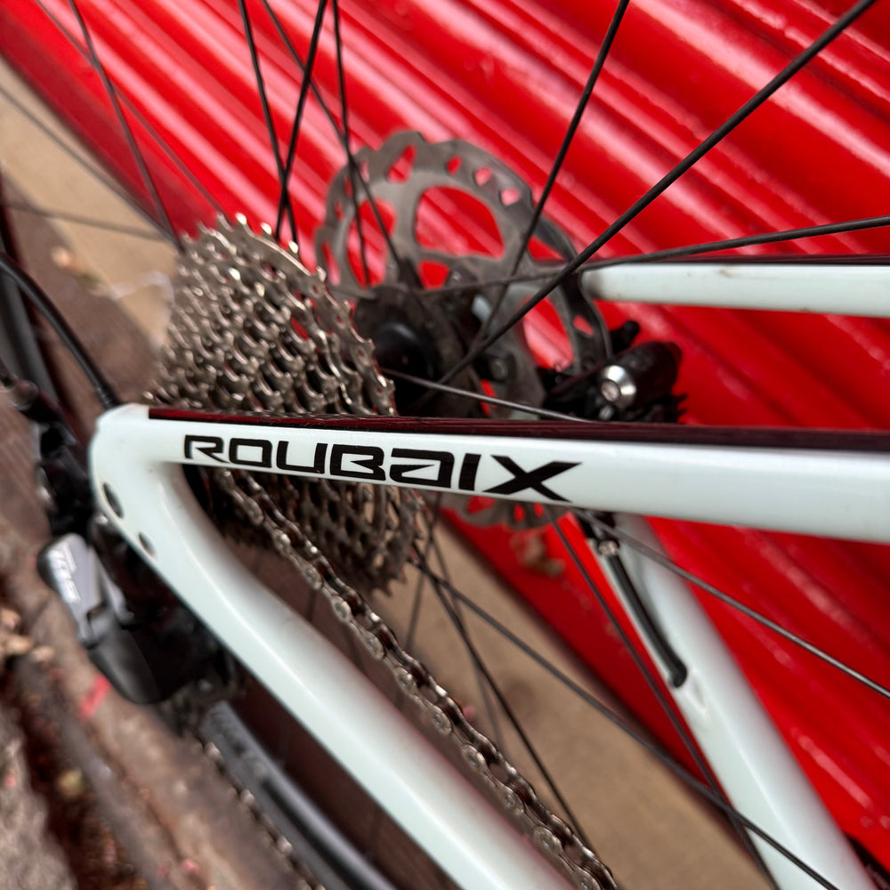 Specialized Roubaix Sport Shimano 105 Carbon Disc Road Bike - 49cm