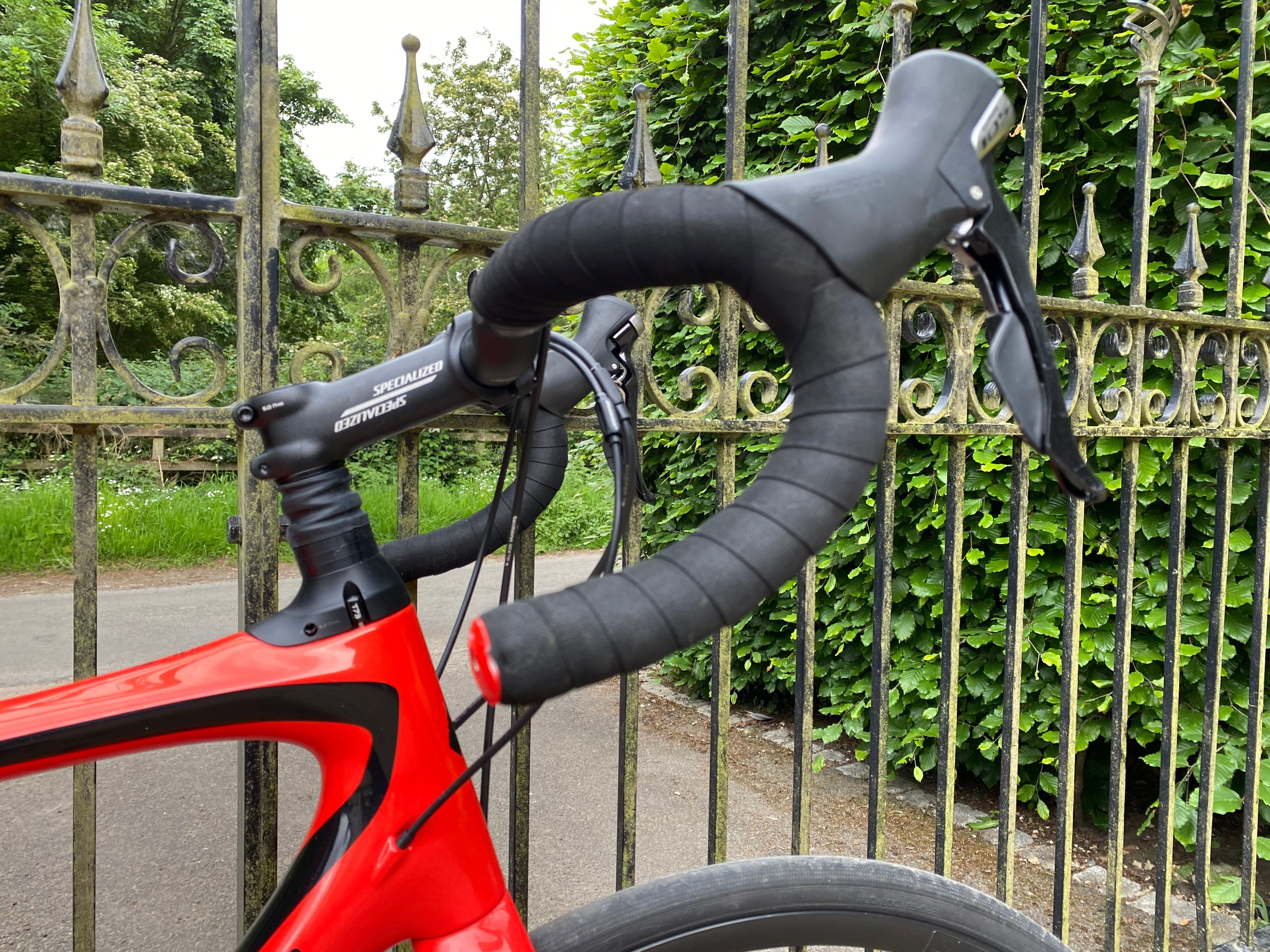 Specialized roubaix elite 2018 store carbon road bike red