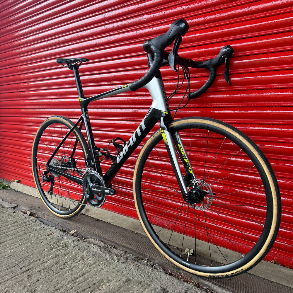 Giant Defy Advanced Pro Shimano 105 Carbon Disc Road Bike - L 58cm
